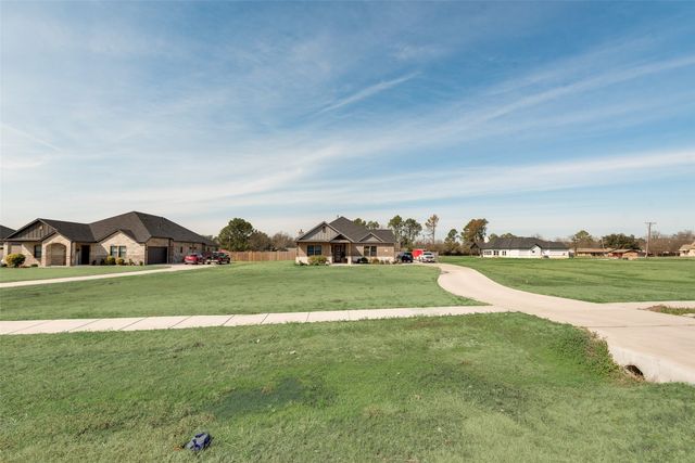 327 Lovers Lane, Terrell, TX 75160