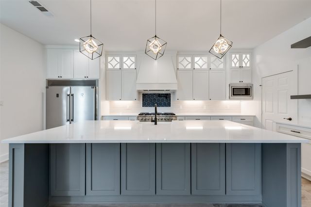 327 Lovers Lane, Terrell, TX 75160