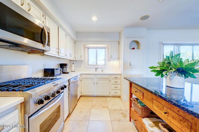 342 Causeway Drive 9, Wrightsville Beach, NC 28480