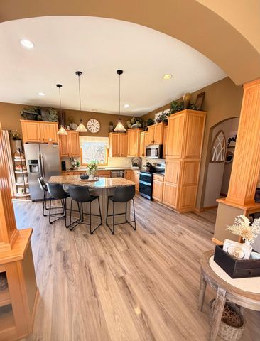 2490 Cambridge Way, Shakopee, MN 55379