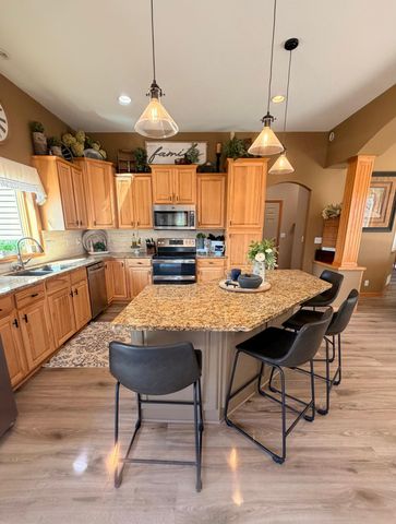 2490 Cambridge Way, Shakopee, MN 55379