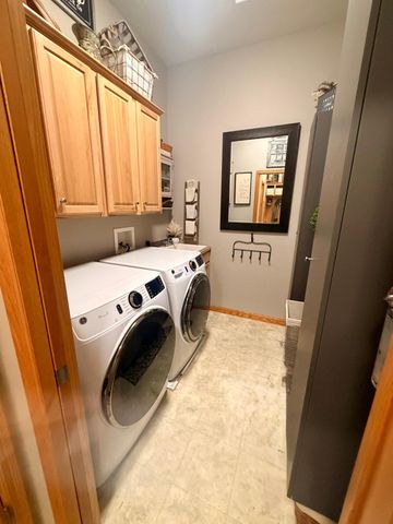 2490 Cambridge Way, Shakopee, MN 55379