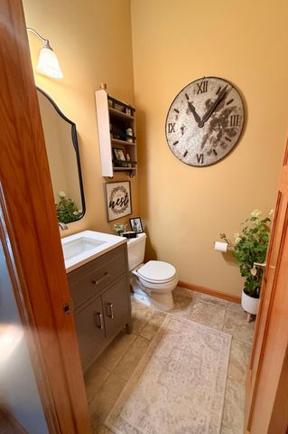 2490 Cambridge Way, Shakopee, MN 55379