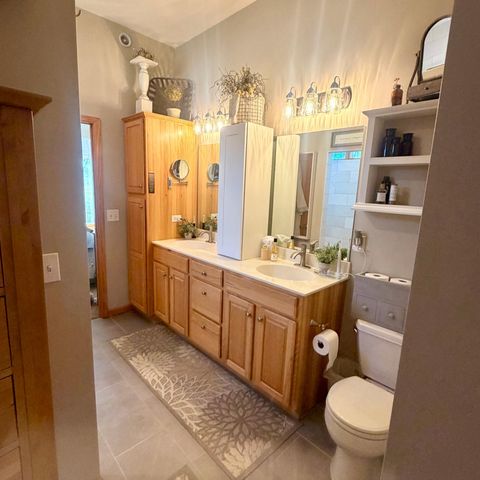 2490 Cambridge Way, Shakopee, MN 55379