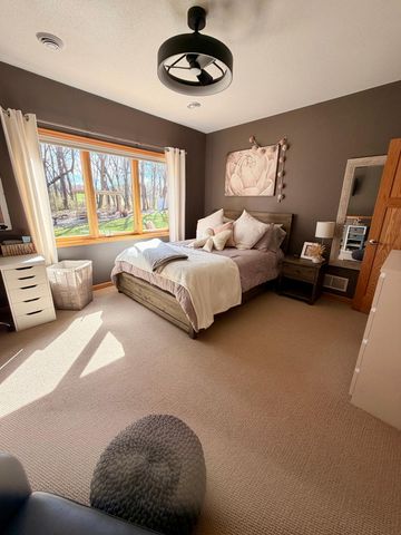 2490 Cambridge Way, Shakopee, MN 55379