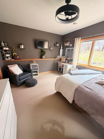 2490 Cambridge Way, Shakopee, MN 55379