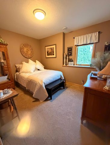 2490 Cambridge Way, Shakopee, MN 55379