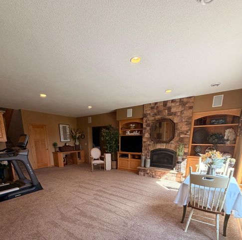 2490 Cambridge Way, Shakopee, MN 55379