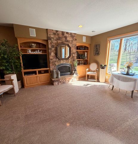 2490 Cambridge Way, Shakopee, MN 55379