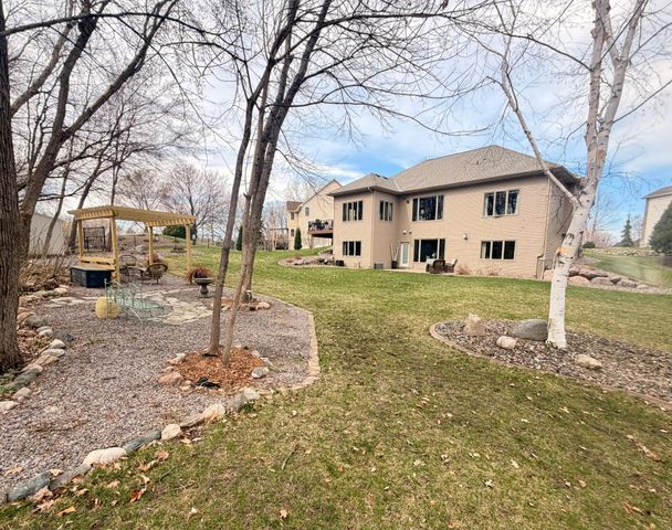 2490 Cambridge Way, Shakopee, MN 55379