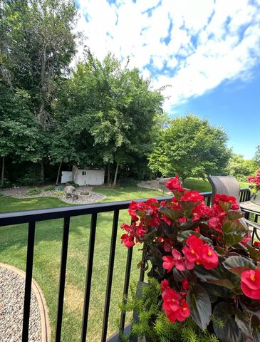 2490 Cambridge Way, Shakopee, MN 55379