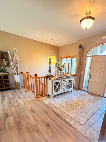 2490 Cambridge Way, Shakopee, MN 55379