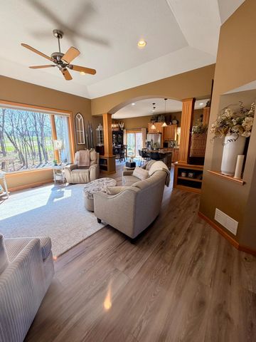 2490 Cambridge Way, Shakopee, MN 55379