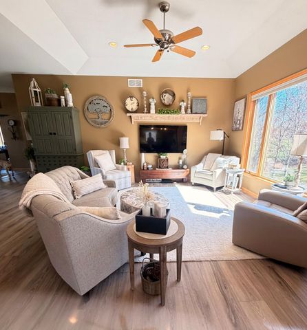 2490 Cambridge Way, Shakopee, MN 55379