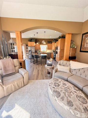 2490 Cambridge Way, Shakopee, MN 55379