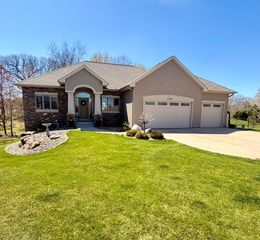 2490 Cambridge Way, Shakopee, MN 55379