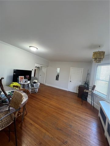 28 Thurston Avenue 2, Newport, RI 02840