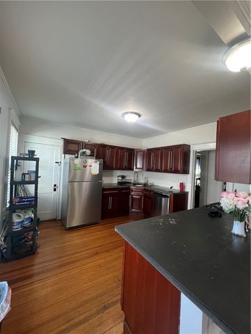 28 Thurston Avenue 2, Newport, RI 02840