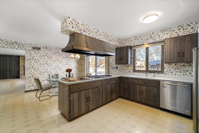 9 Buckingham Drive, Sugar Grove, IL 60554