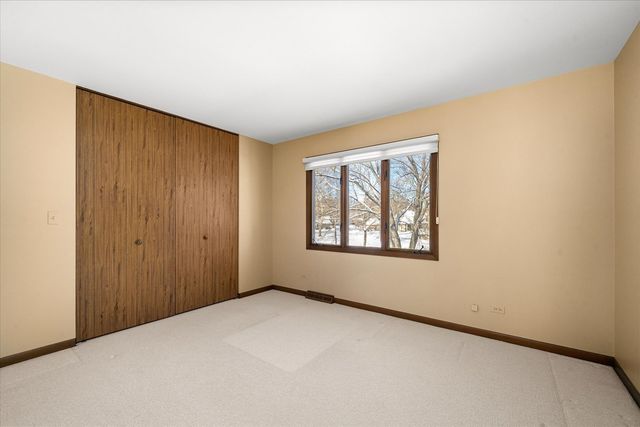 9 Buckingham Drive, Sugar Grove, IL 60554