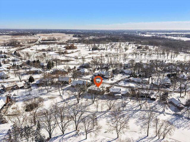 9 Buckingham Drive, Sugar Grove, IL 60554