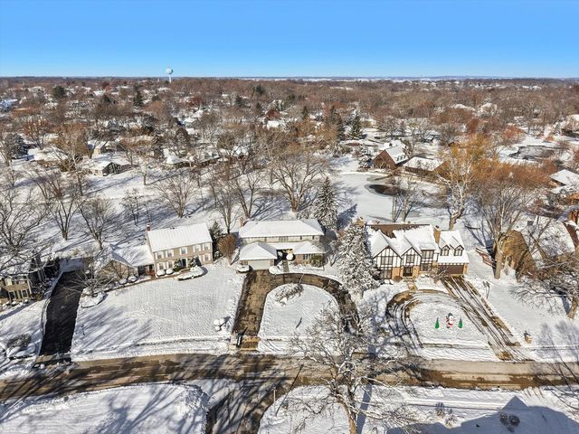 9 Buckingham Drive, Sugar Grove, IL 60554