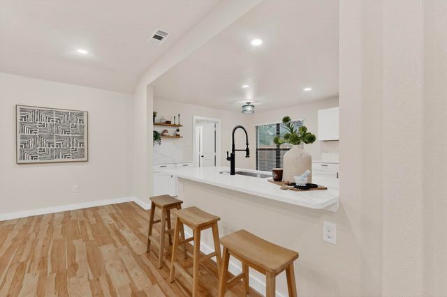 712 W Five Mile Parkway, Dallas, TX 75224