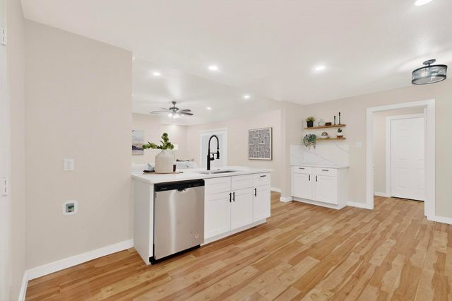 712 W Five Mile Parkway, Dallas, TX 75224