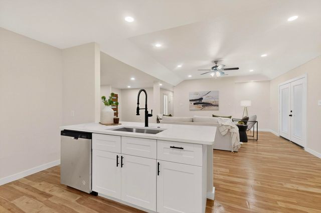 712 W Five Mile Parkway, Dallas, TX 75224