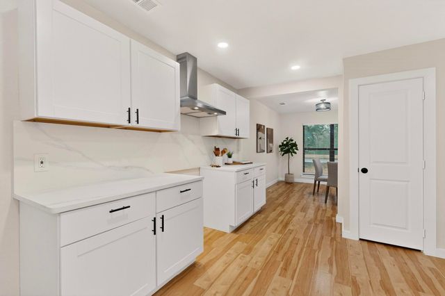 712 W Five Mile Parkway, Dallas, TX 75224