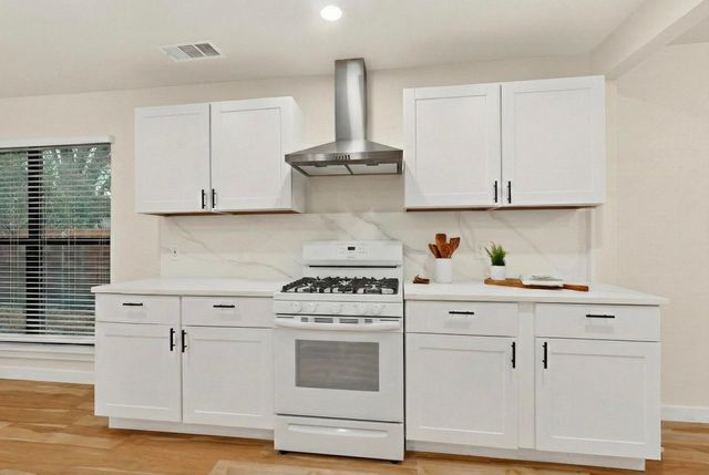 712 W Five Mile Parkway, Dallas, TX 75224