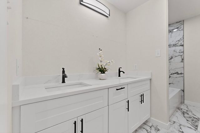 712 W Five Mile Parkway, Dallas, TX 75224