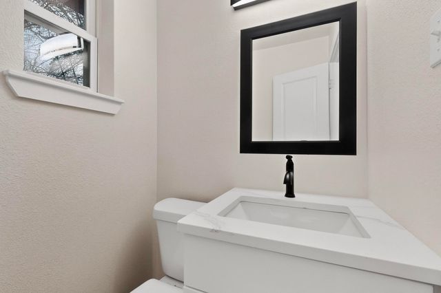 712 W Five Mile Parkway, Dallas, TX 75224