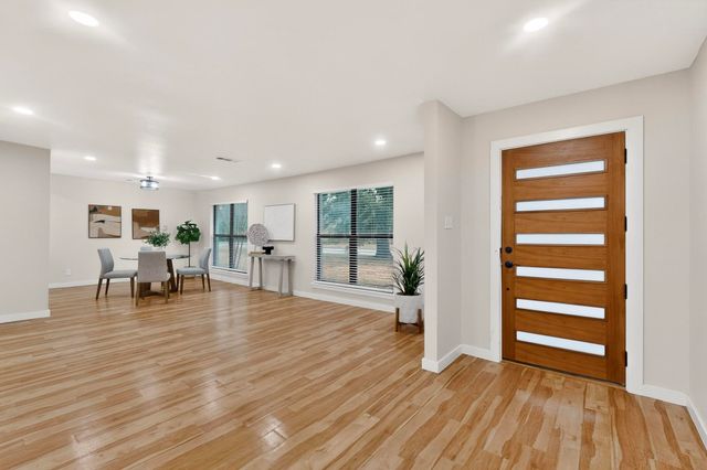 712 W Five Mile Parkway, Dallas, TX 75224