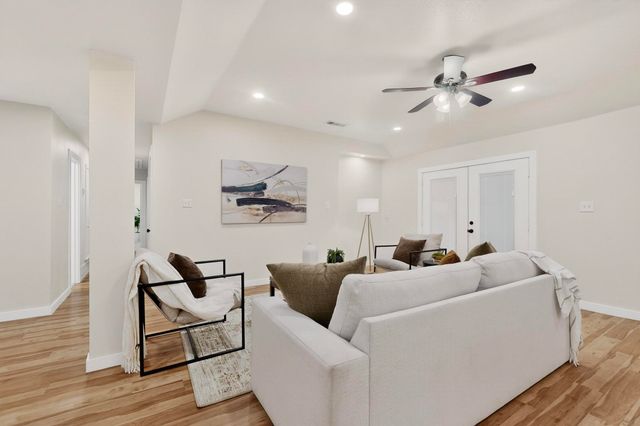 712 W Five Mile Parkway, Dallas, TX 75224