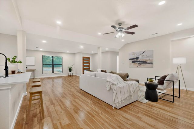 712 W Five Mile Parkway, Dallas, TX 75224