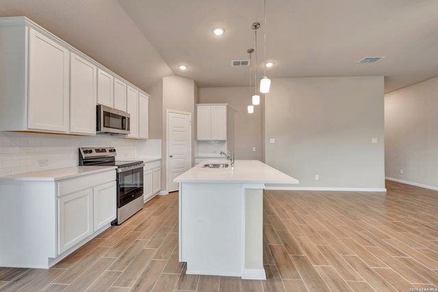 117 Greeley Drive, Floresville, TX 78114