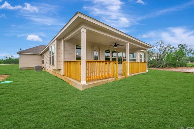 117 Greeley Drive, Floresville, TX 78114