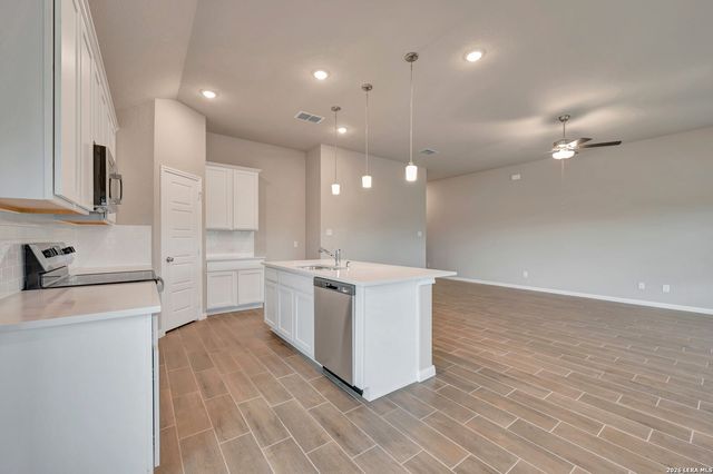 117 Greeley Drive, Floresville, TX 78114