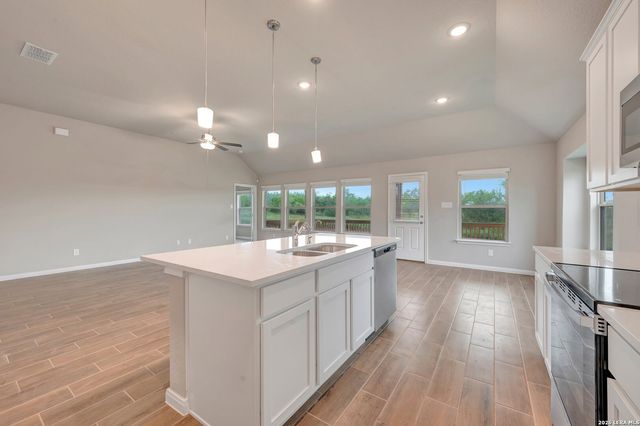 117 Greeley Drive, Floresville, TX 78114