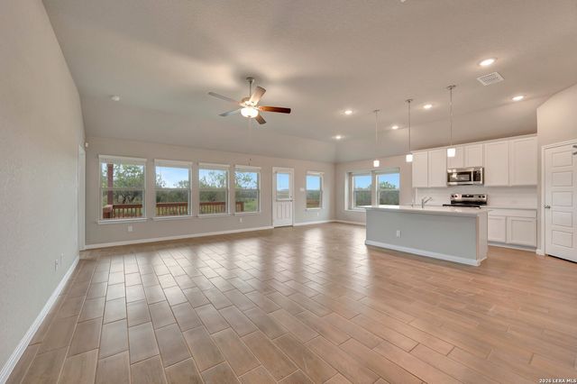 117 Greeley Drive, Floresville, TX 78114