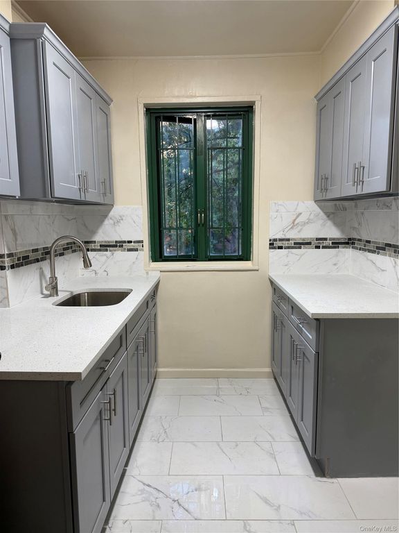 1595 Metropolitan Avenue 3B, Bronx, NY 10462 — exterior