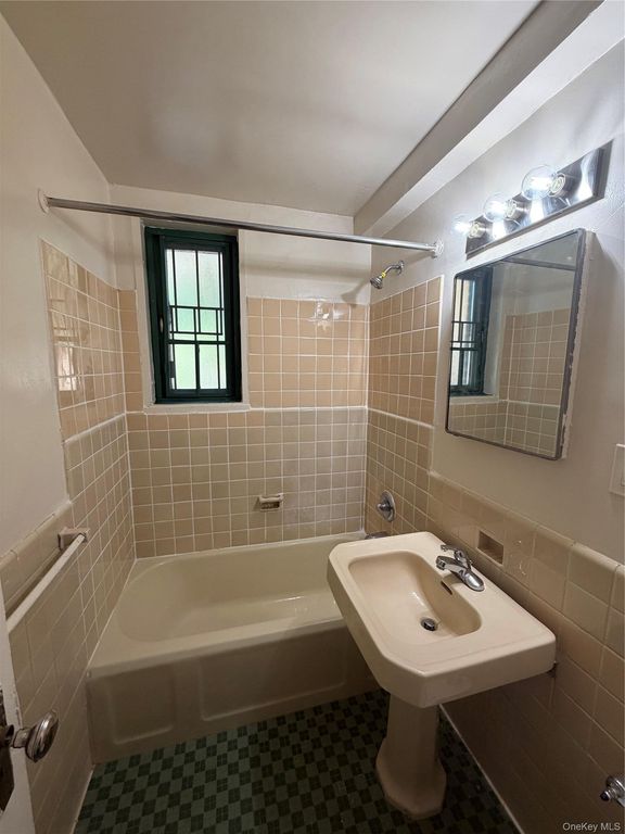 1595 Metropolitan Avenue 3B, Bronx, NY 10462 — photo 3