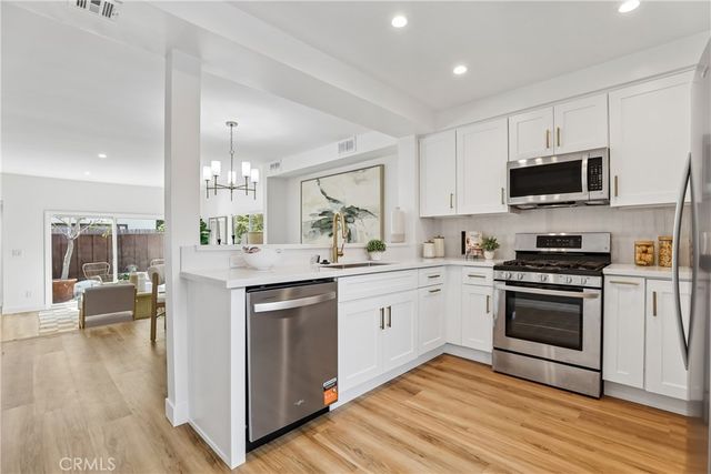 621 N Orlando Avenue 9, West Hollywood, CA 90048