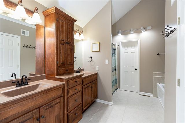 7203 Eastside Drive, Weatherby Lake, MO 64152