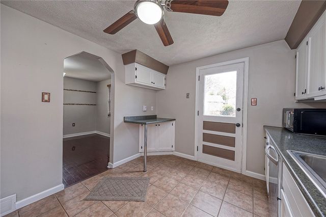 433 Sleepy Hollow Rd, Mt Lebanon, PA 15228