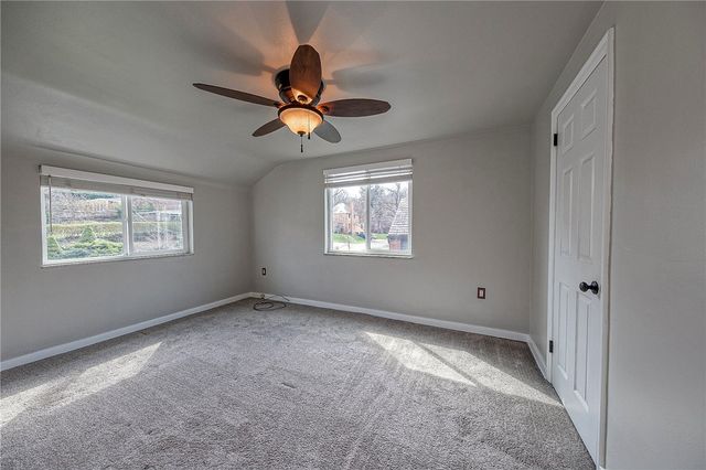 433 Sleepy Hollow Rd, Mt Lebanon, PA 15228