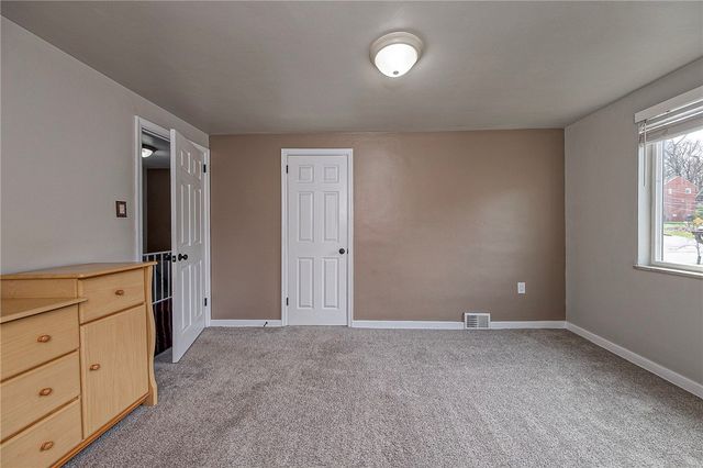 433 Sleepy Hollow Rd, Mt Lebanon, PA 15228