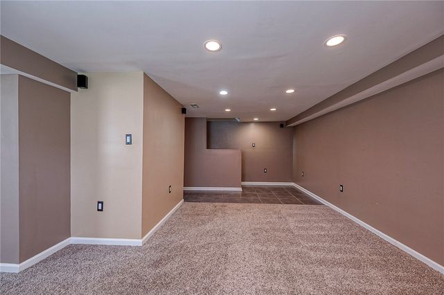 433 Sleepy Hollow Rd, Mt Lebanon, PA 15228