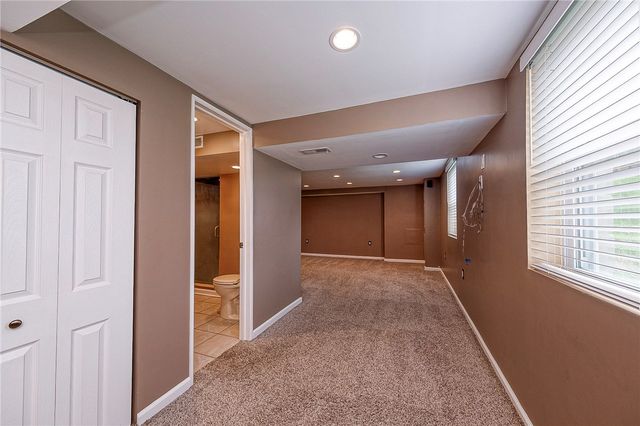 433 Sleepy Hollow Rd, Mt Lebanon, PA 15228